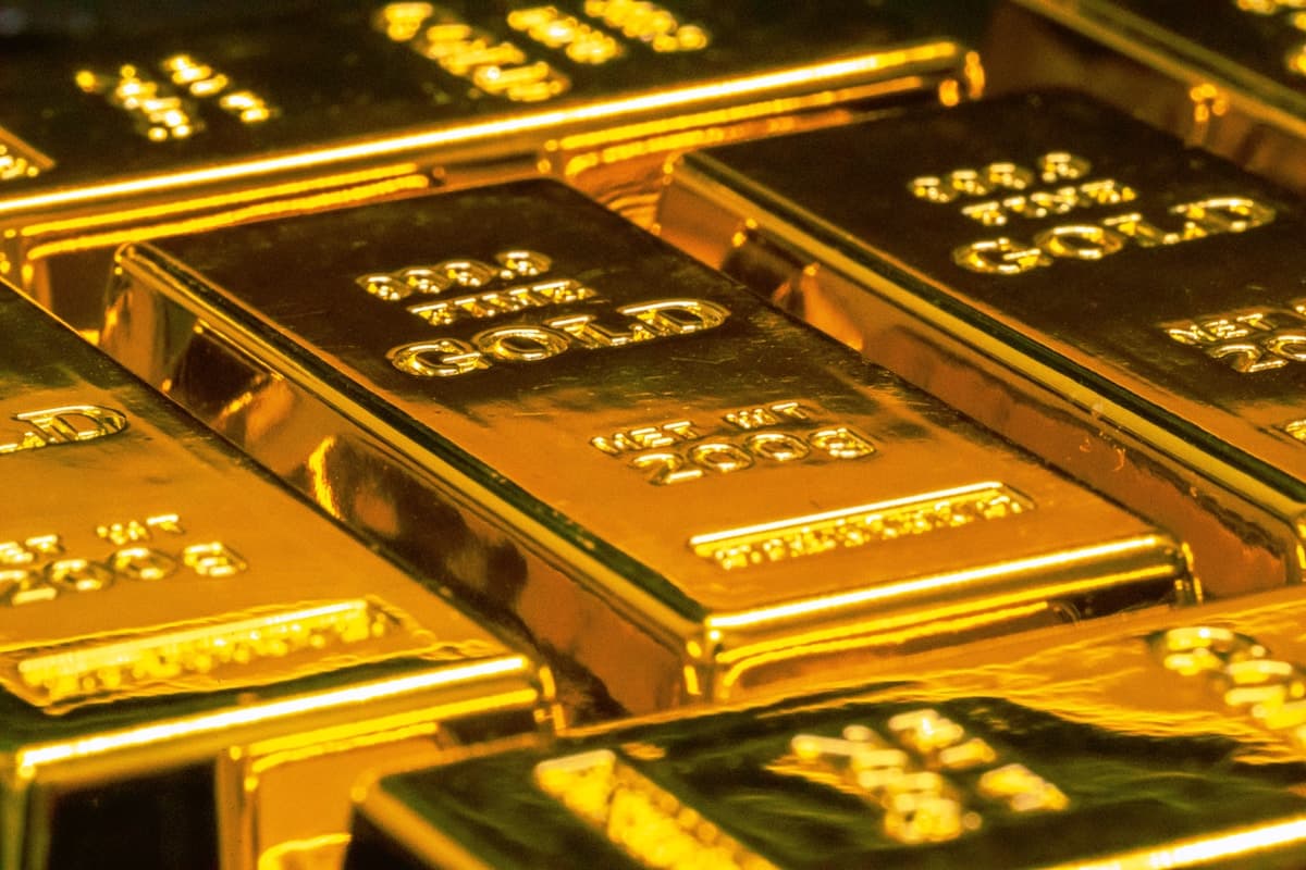 Gold Crashed 20% From Its Peak — Should You Buy the Dip?